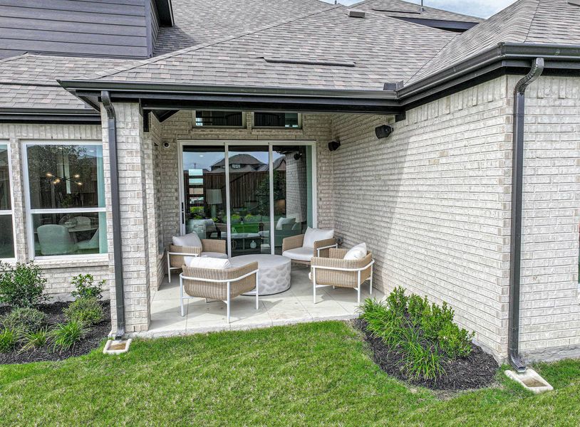 Exterior details of a home in Edgewood Creek, Celina (Image 4).