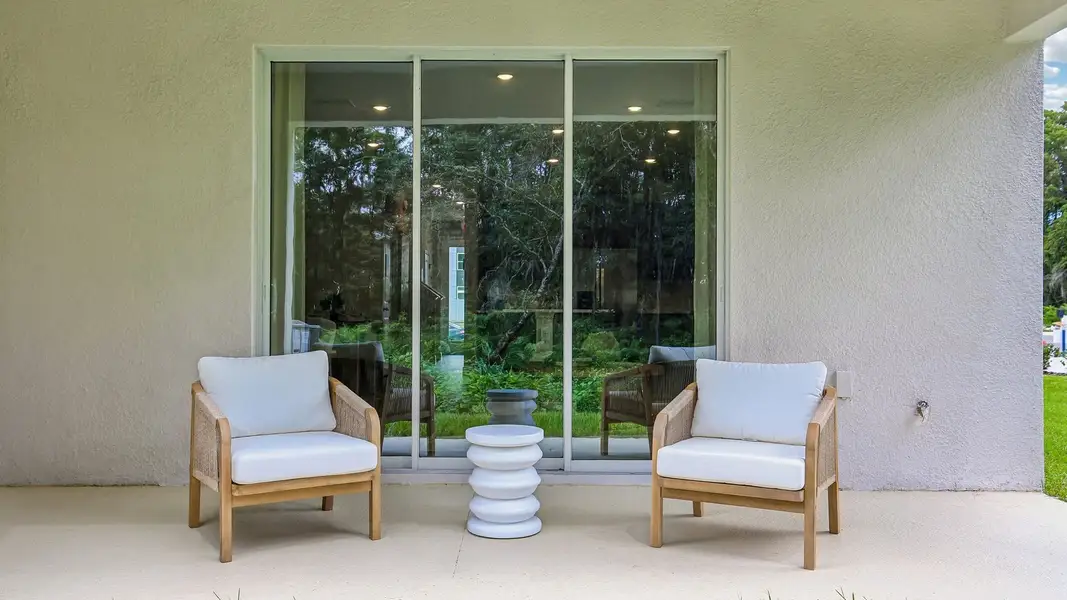 Exterior details of a home in Sanctuary at Citrus Park Townhomes, Tampa (Image 4).