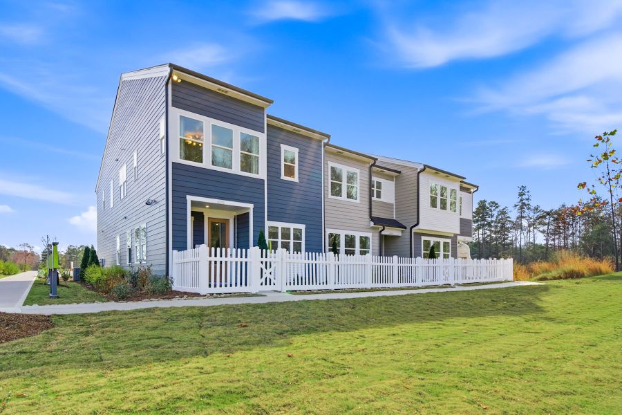 Exterior details of a home in Ellis Townes, Charlotte (Image 3).