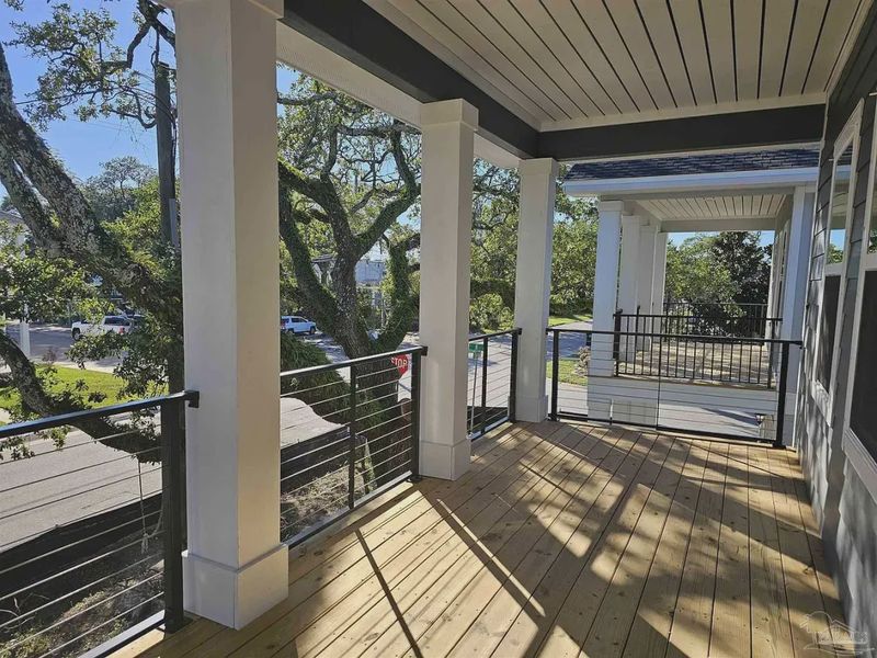 Exterior details of a home in Downtown Pensacola, Pensacola (Image 4). Exterior details of a home in Downtown Pensacola, Pensacola (Image 4).