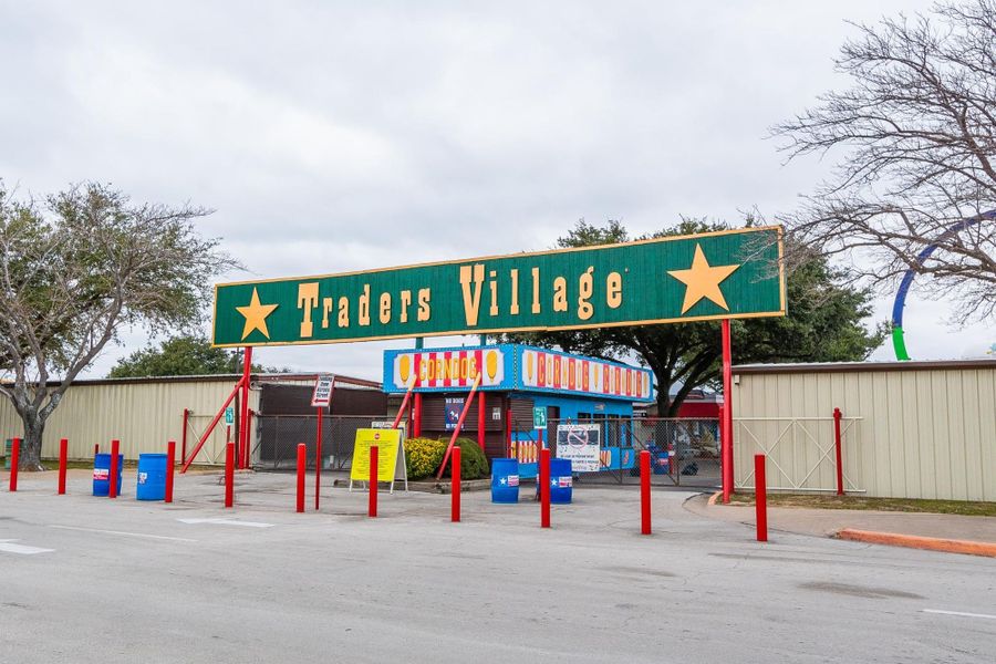 Image 26 of the Brighton Estates community in Grand Prairie, TX.