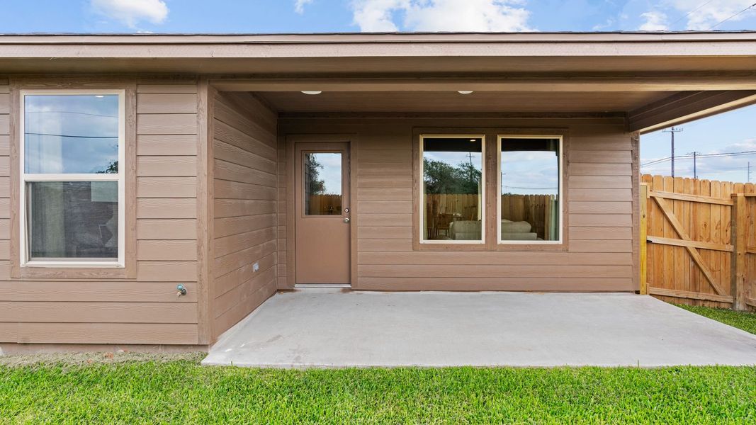 Exterior details of a home in The Cottages, Corpus Christi (Image 6).