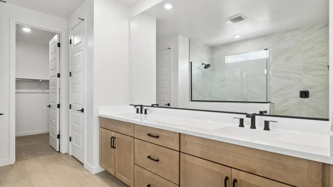 Furnished interior in a model home at Oak Park Manor Signature Homesites in Phoenix (Image 16).