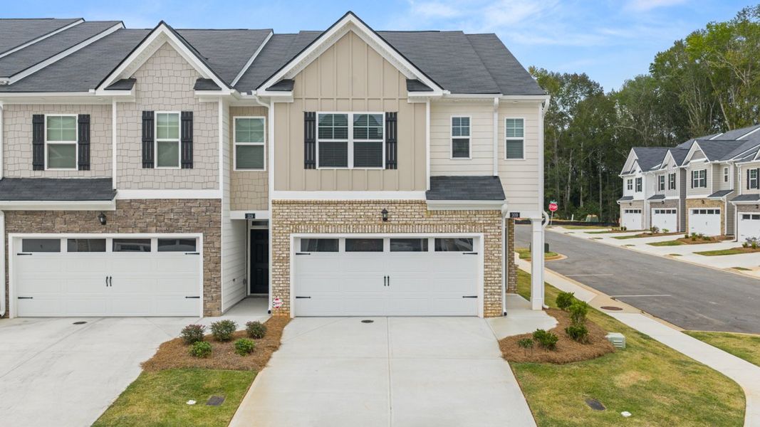 Front exterior of a home in the Inverness at Sugarloaf community, located in Lawrenceville, GA (Image 20).