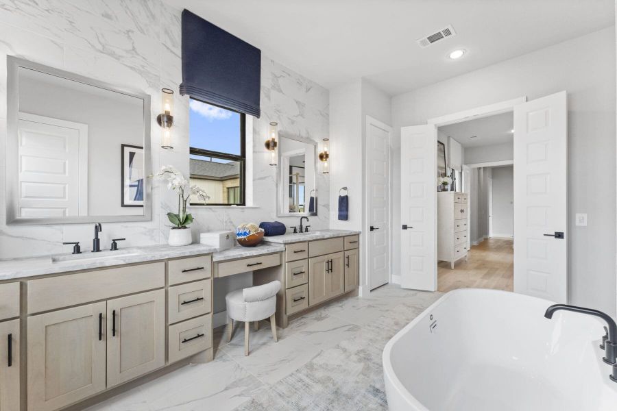 Furnished interior in a model home at Lakeview 100’s in Waller (Image 27).