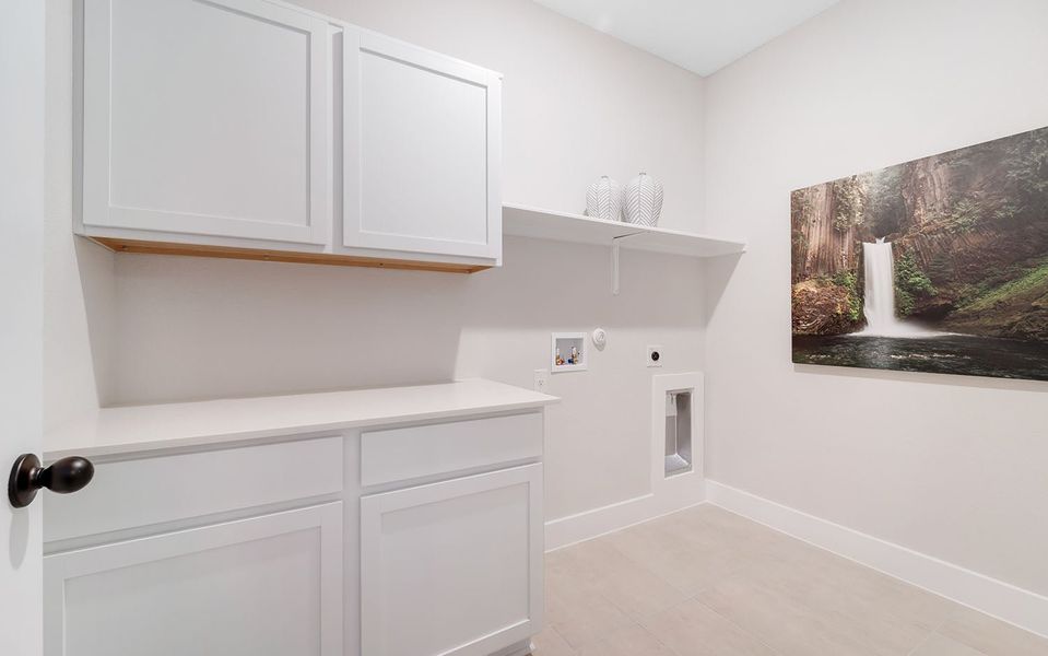 Furnished interior in a model home at Grande Estates in Bertram (Image 18).