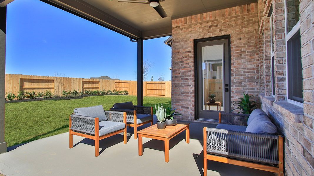 Exterior details of a home in Wildrye, Waller (Image 3).