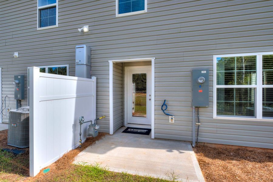 Exterior details of a home in Wall Street, Sumter (Image 5).