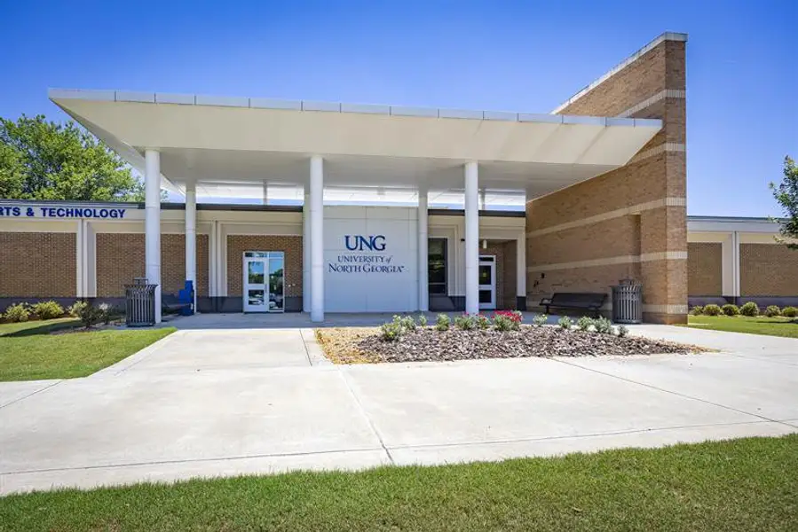 less than 20 minutes to UNG Gainesville campus and Brenau University less than 20 minutes to UNG Gainesville campus and Brenau University