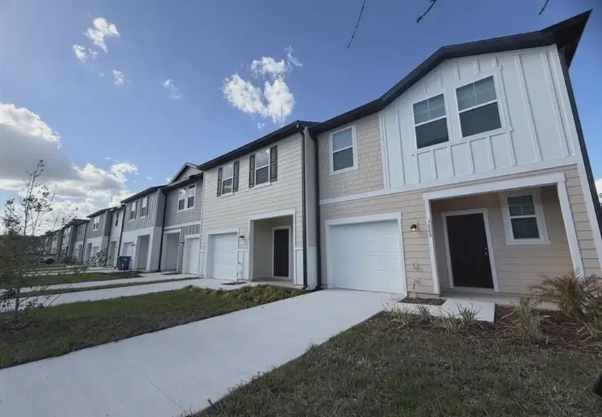 Front exterior of a home in the Temples Crossing community, located in Davenport, FL (Image 3).