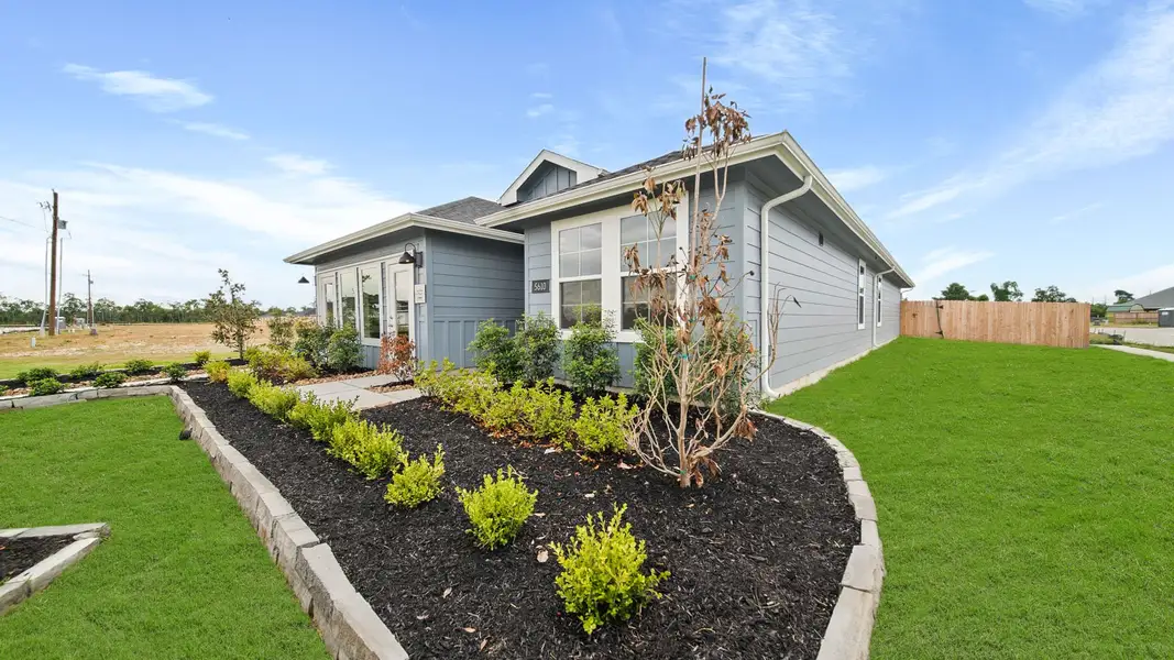 Exterior details of a home in Reserve at Mallard Lakes, Orange (Image 2). Exterior details of a home in Reserve at Mallard Lakes, Orange (Image 2).