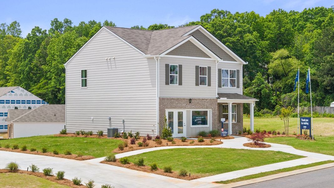 Front exterior of a home in the Oakleigh Glen community, located in Dallas, GA (Image 4).