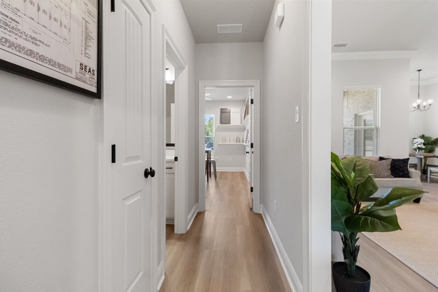 Young Oaks - Crestview Florida - Roses V G - Hall