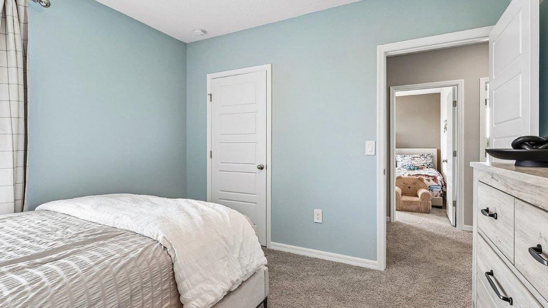 Furnished interior in a model home at Wynnstone in Davenport (Image 37).