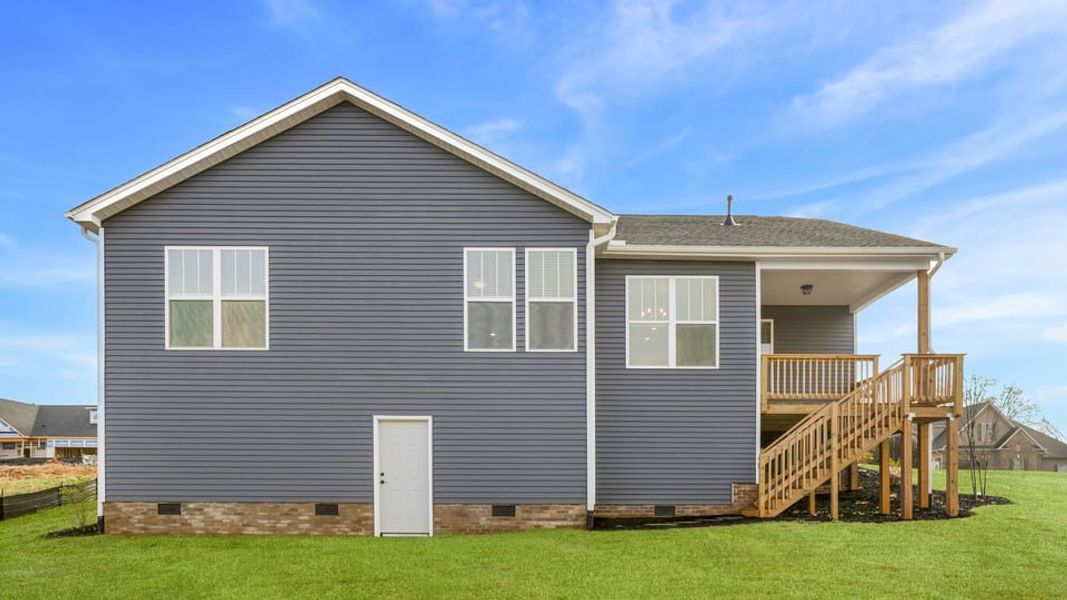 Exterior details of a home in Shadowood, Seneca (Image 13).