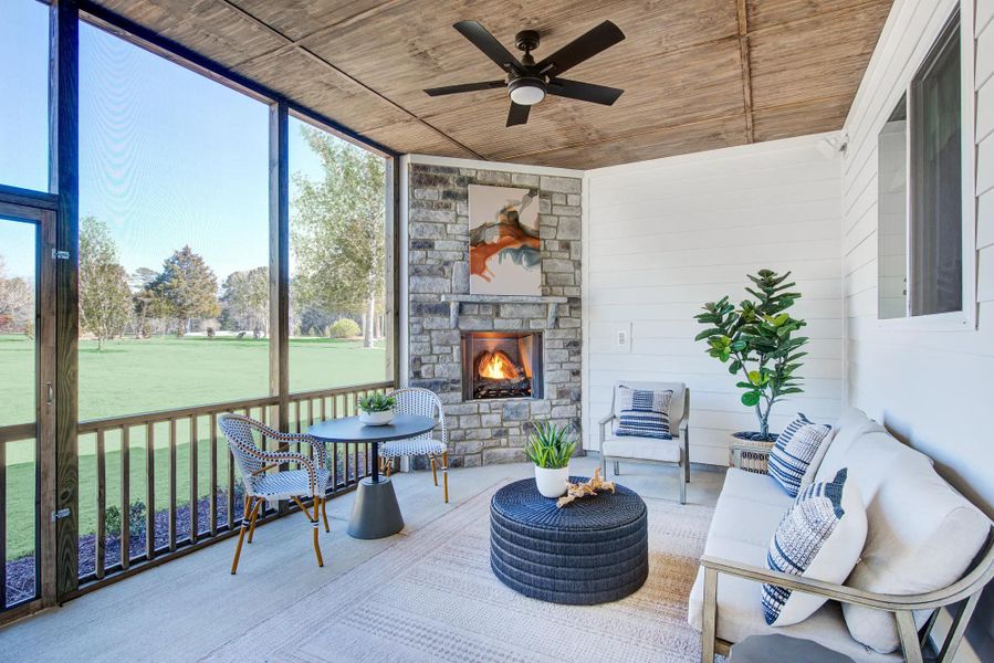 Knoll Outdoor Living Area