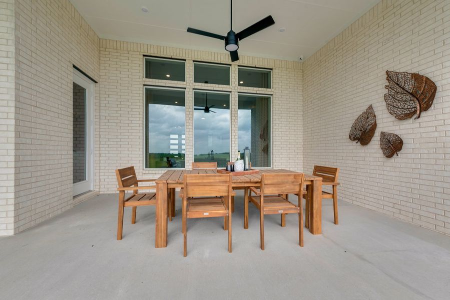 Exterior details of a home in Pecan Acres, Red Oak (Image 4).