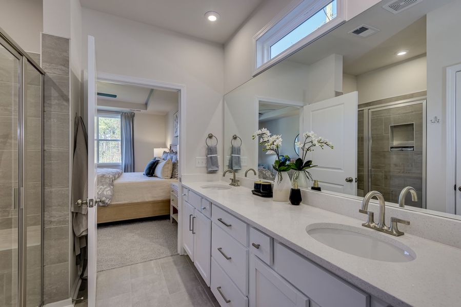 Modern finishes and dual sinks simplify your daily routine