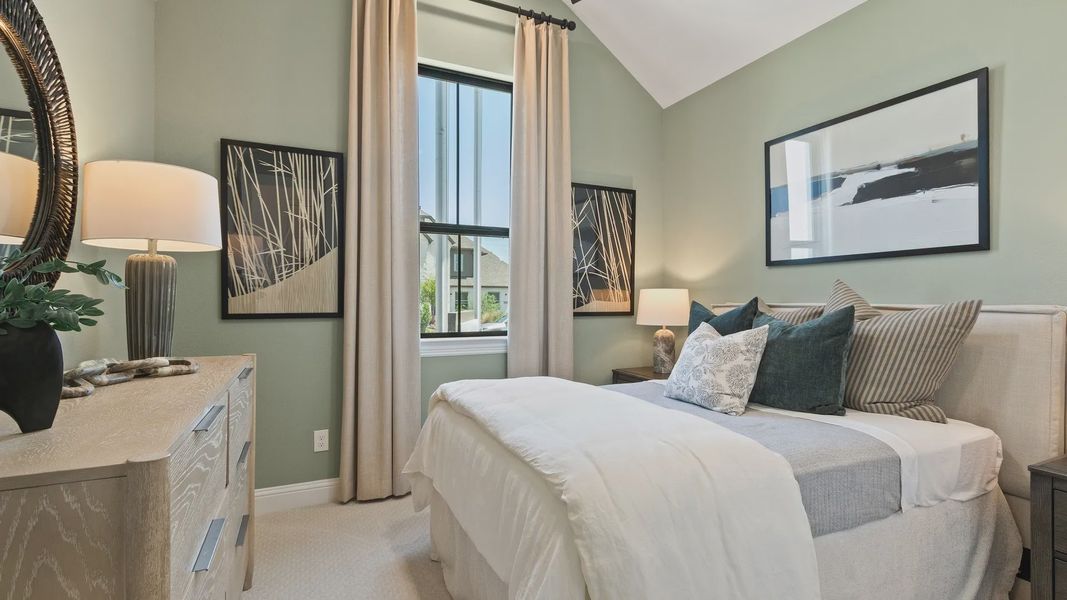 Experience elegance in Oakwood Estates. Vaulted ceiling, modern art, bespoke lighting. Experience elegance in Oakwood Estates. Vaulted ceiling, modern art, bespoke lighting.