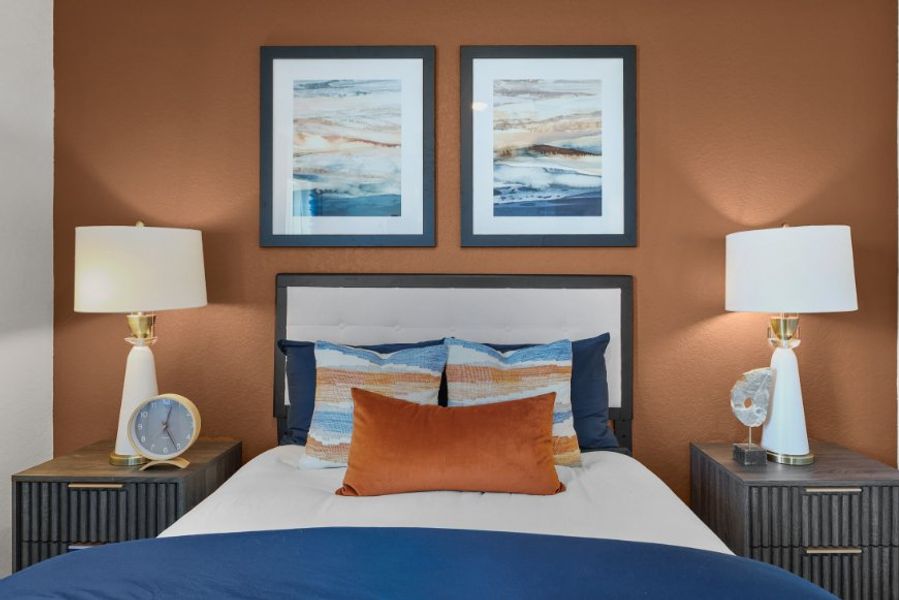 A bed with lamps on either side of it.