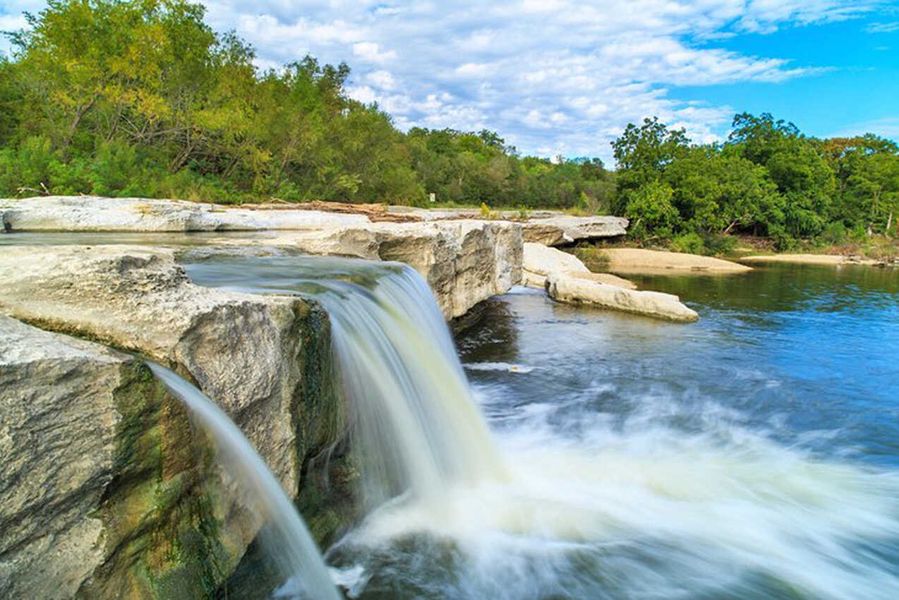Natural surroundings and green spaces near Goodnight Ranch in Austin, TX (Image 6).