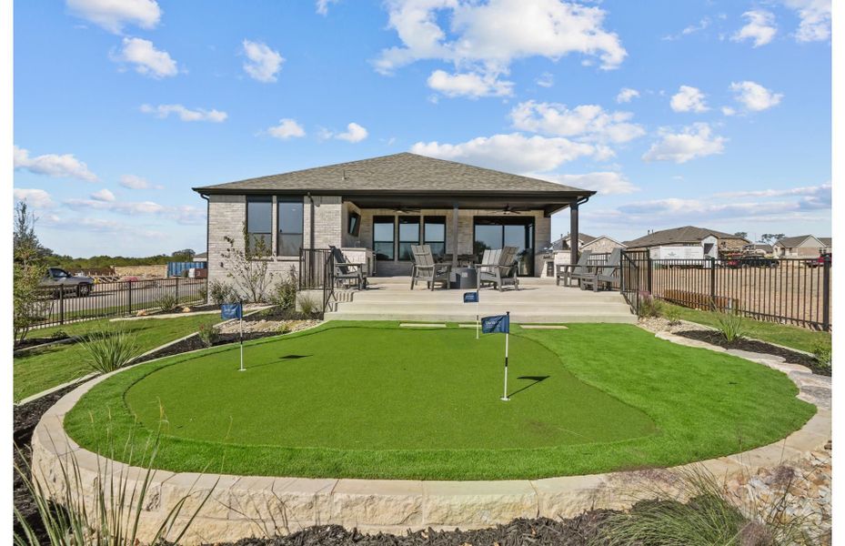 Outdoor putting green for residents to practice golf and enjoy leisure time. Outdoor putting green for residents to practice golf and enjoy leisure time.