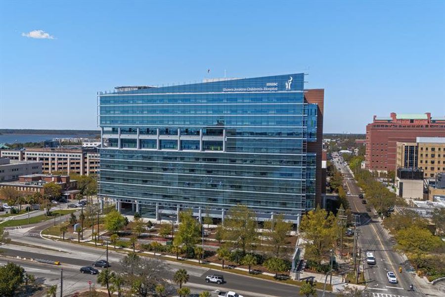 LIVE MINUTES FROM TRUSTED HEALTHCARE PROVIDERS AND QUALITY MEDICAL FACILITIES