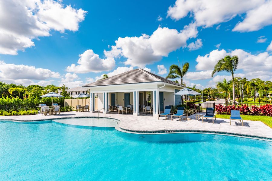 Amenity Pool & Lounge