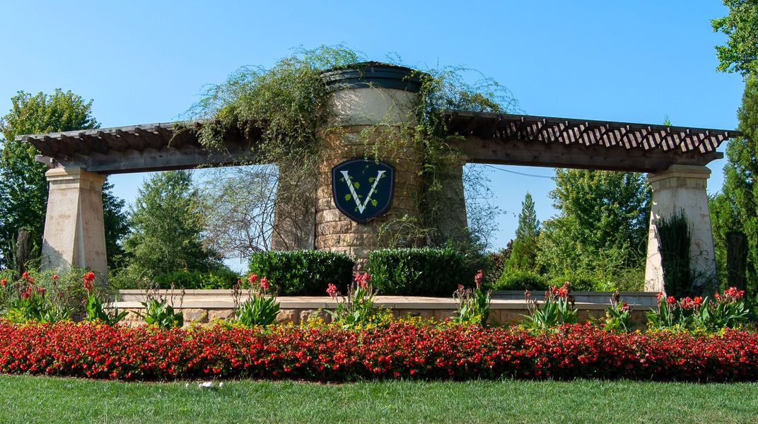 The majestic entrance to one of Charlotte's premiere lakeside neighborhoods