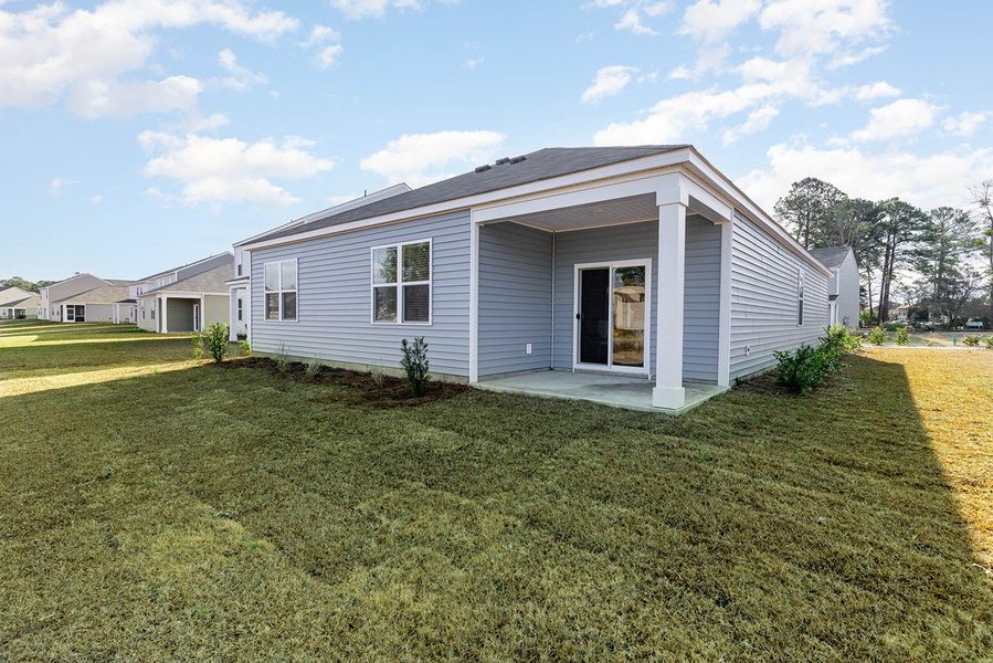Exterior details of a home in Island Green, Myrtle Beach (Image 21).