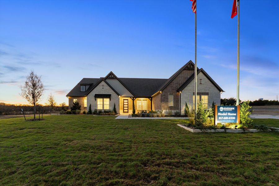 Front exterior of a home in the Grayson Ridge community, located in Van Alstyne, TX (Image 21).