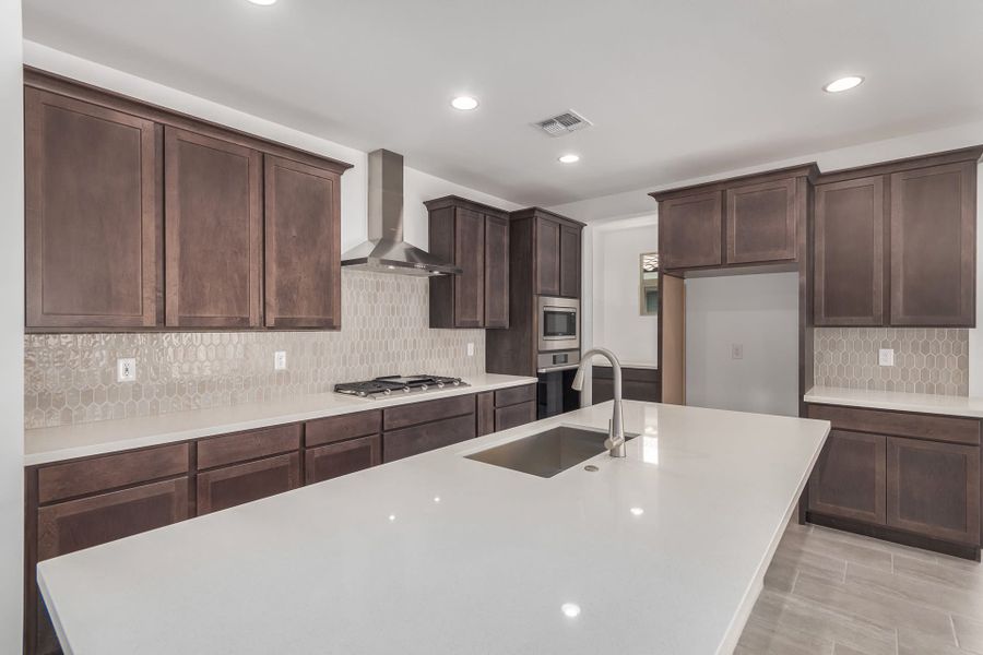 Lot 51 | Kitchen | Ventana | Vidrio at Estrella | New Homes in Goodyear, AZ | Landsea Homes