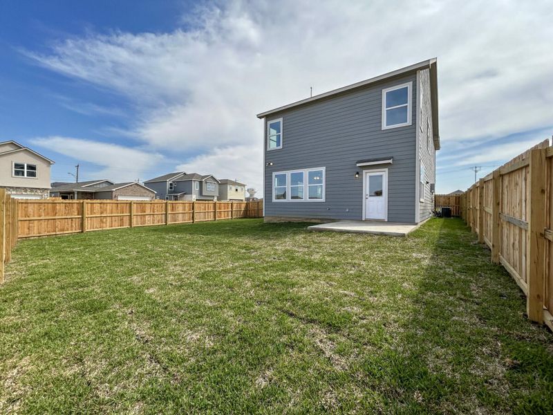 Exterior details of a home in Cuatro Vientos Sur, Laredo (Image 3).