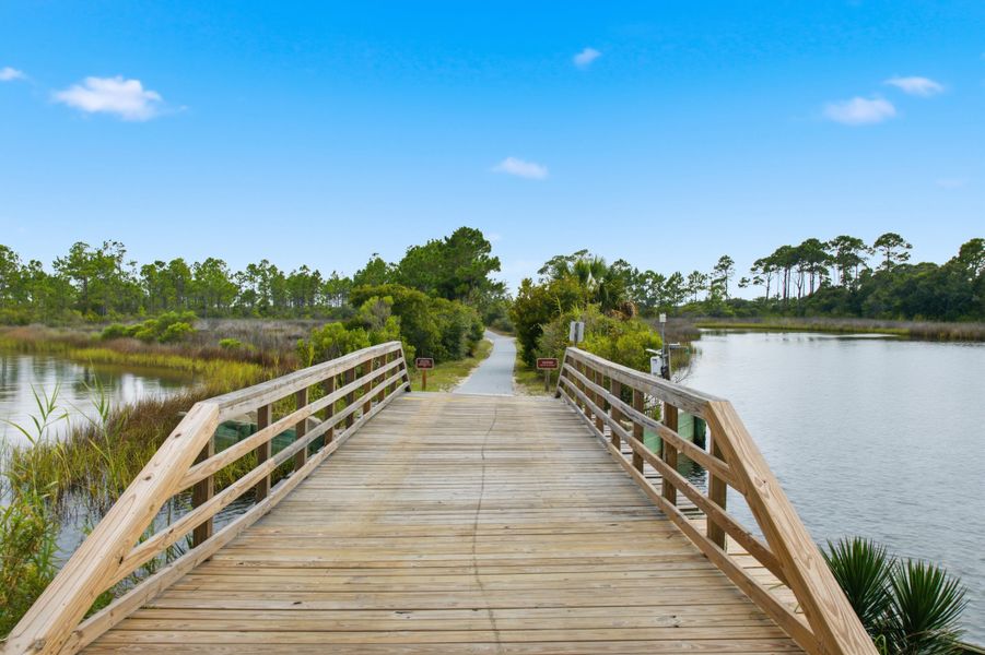 Natural surroundings and green spaces near Pelican Station in Panama City, FL (Image 19).