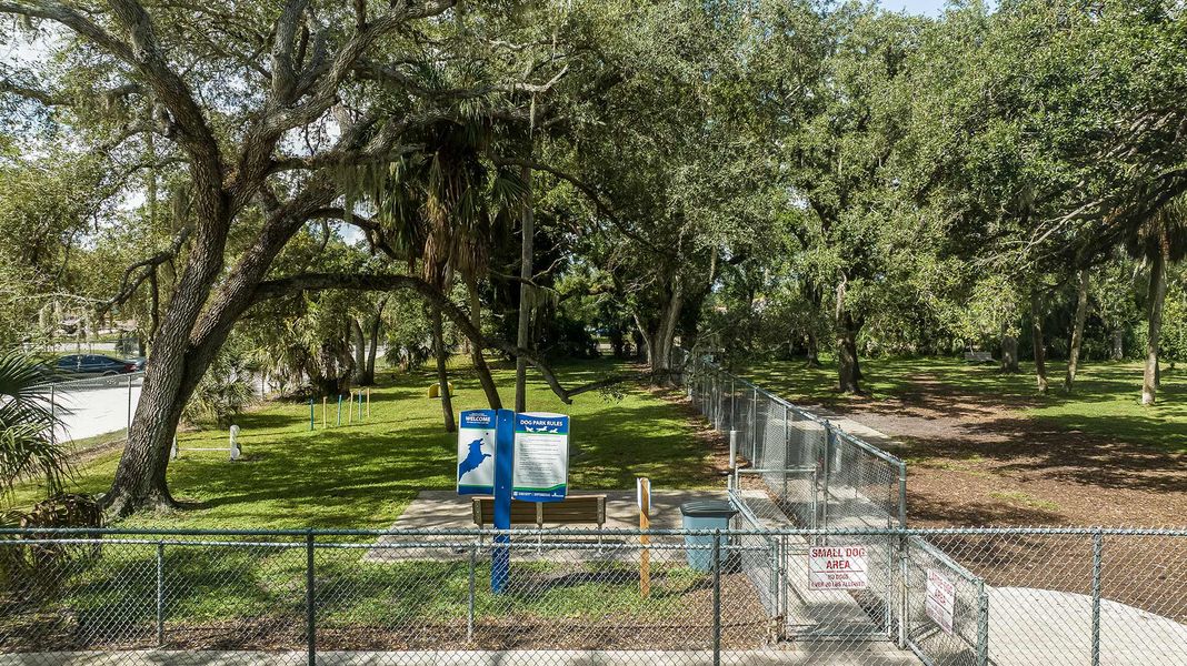 Community amenity available to residents of Lakeview Crossing – Classic Series in Sarasota (Image 3).