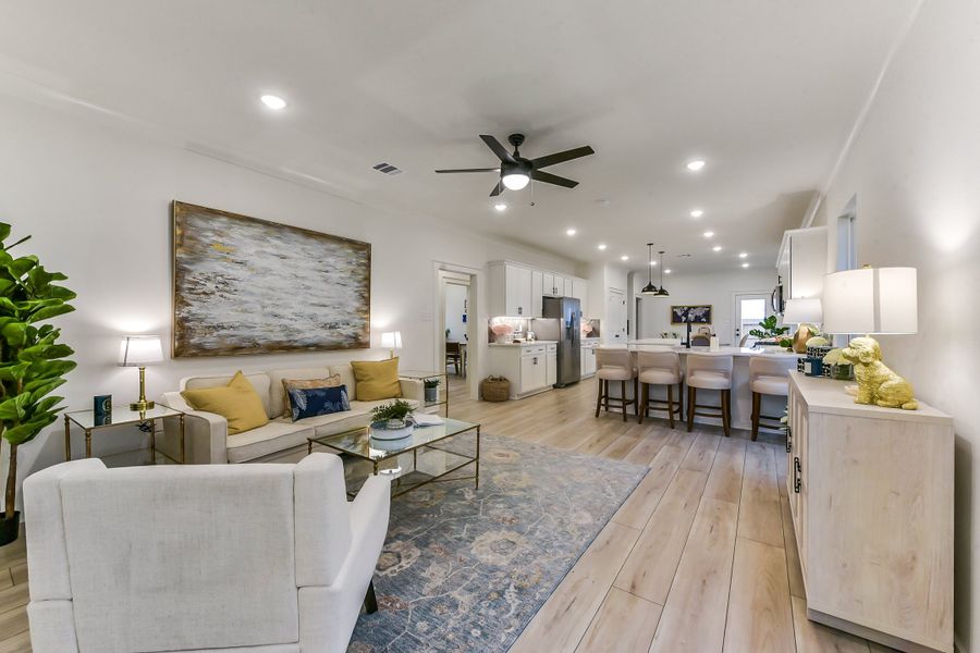 Aldeana  - Rosharon, TX - DSLD Homes - Model Home - Eastover II T - Living Room