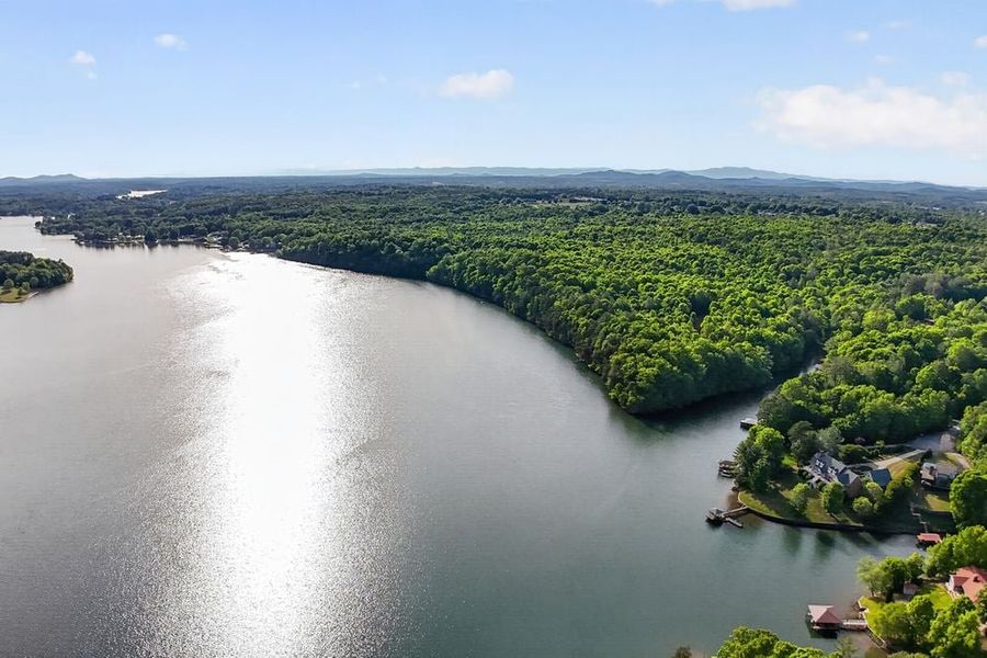 Natural surroundings and green spaces near Esplanade at Lake Hickory in Bethlehem, NC (Image 6).