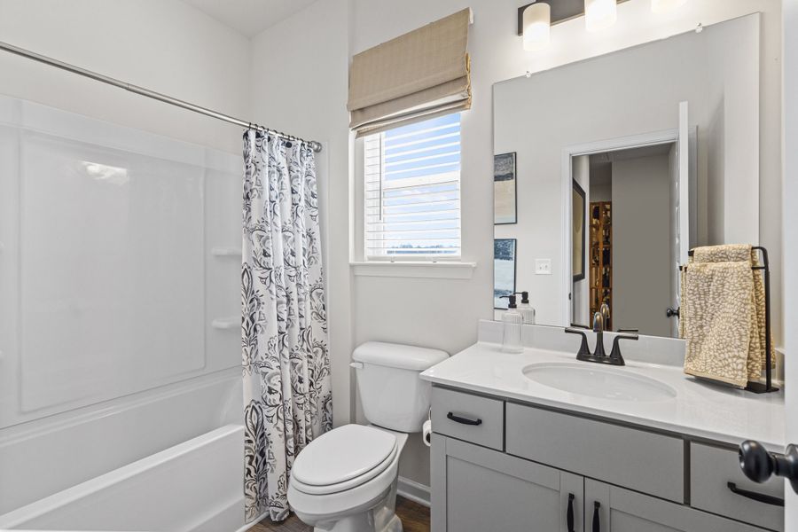 The Maddux II - Bathroom