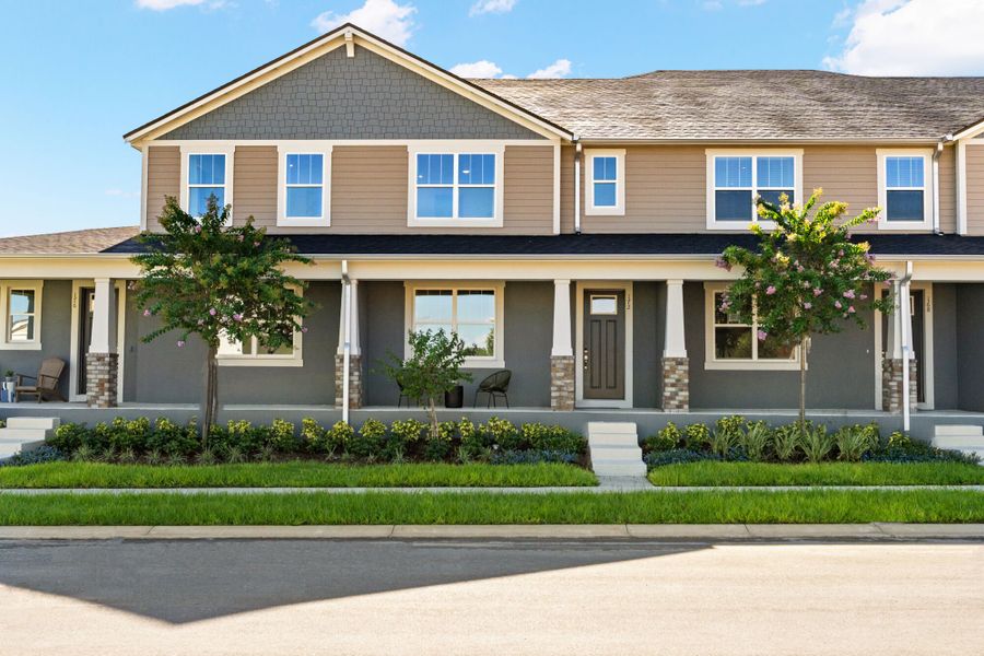 Front exterior of a home in the Rainwood community, located in Clermont, FL (Image 10).