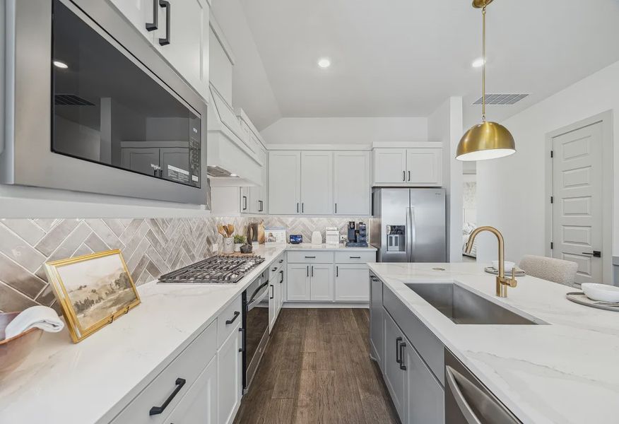 Plan 3034 Model Kitchen - 2 of 9