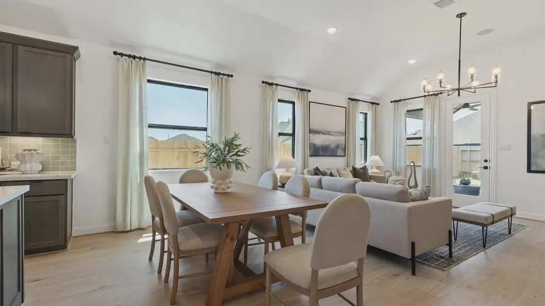 Experience elegance with soaring ceilings and sleek lighting in Oakwood Estates' living area. Experience elegance with soaring ceilings and sleek lighting in Oakwood Estates' living area.