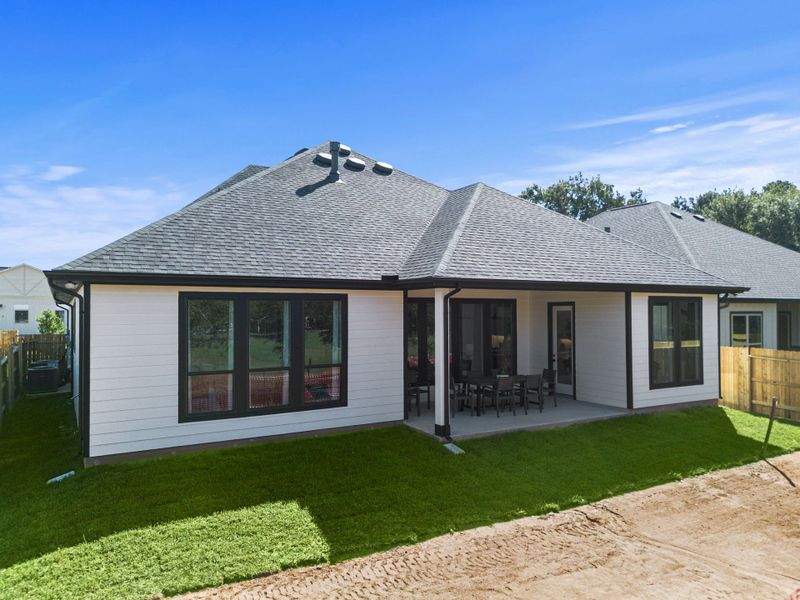 Exterior details of a home in Hunters Crossing, Sealy (Image 10).