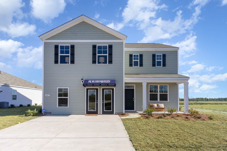 Front exterior of a home in the Ridgefield community, located in Conway, SC (Image 6).