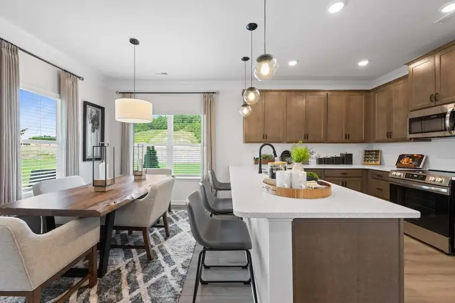 The Buford II Dining Area and Kitchen | Pineworth Landing | Macon, GA