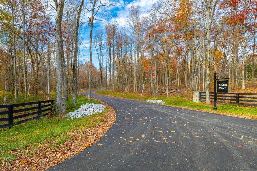 Natural surroundings and green spaces near Hidden River in Signal Mountain, TN (Image 80).