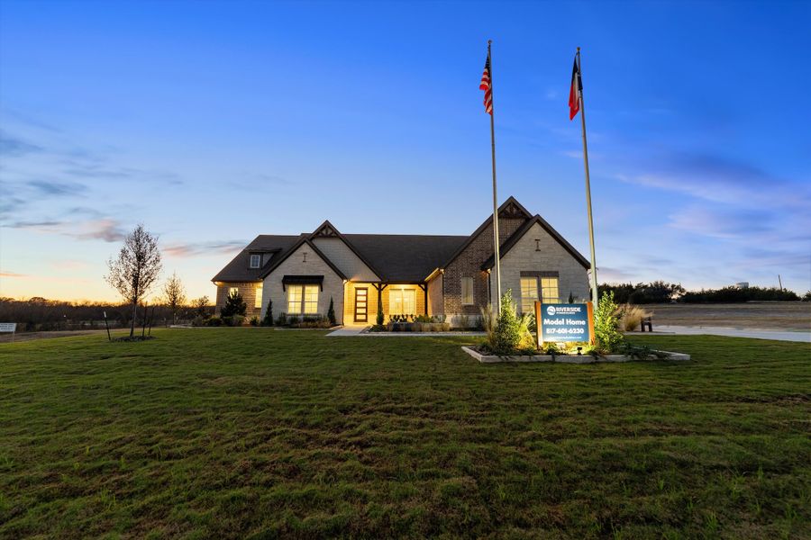 Front exterior of a home in the Grayson Ridge community, located in Van Alstyne, TX (Image 24).