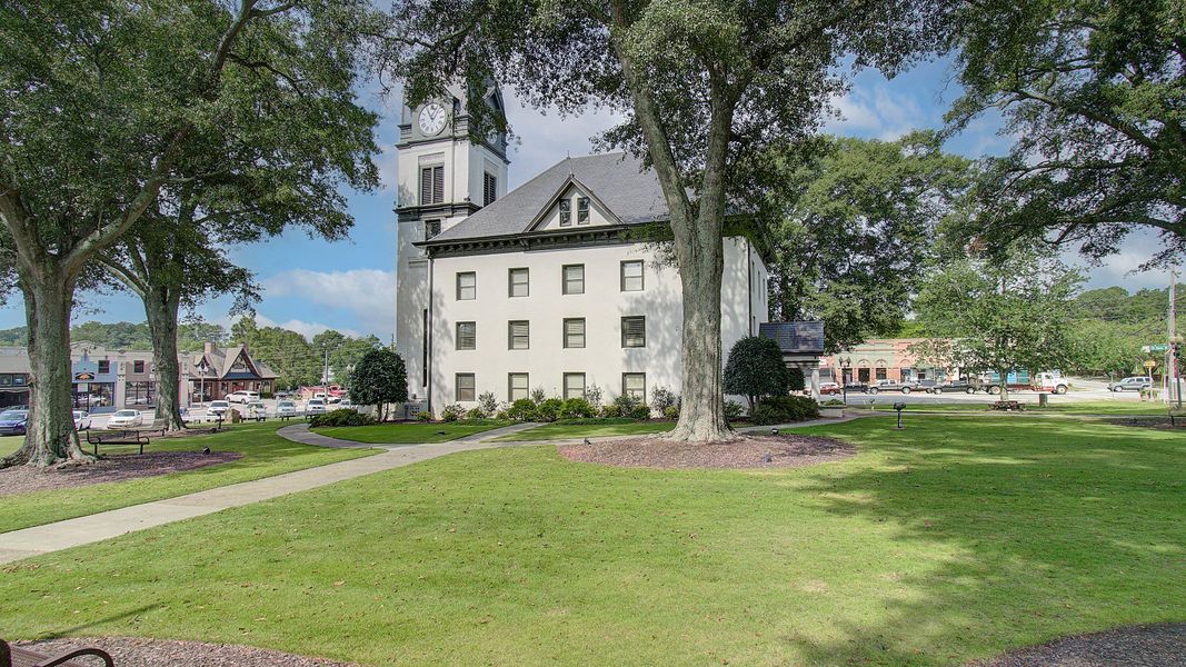 Image 20 of the Auburn Ridge community in Riverdale, GA.