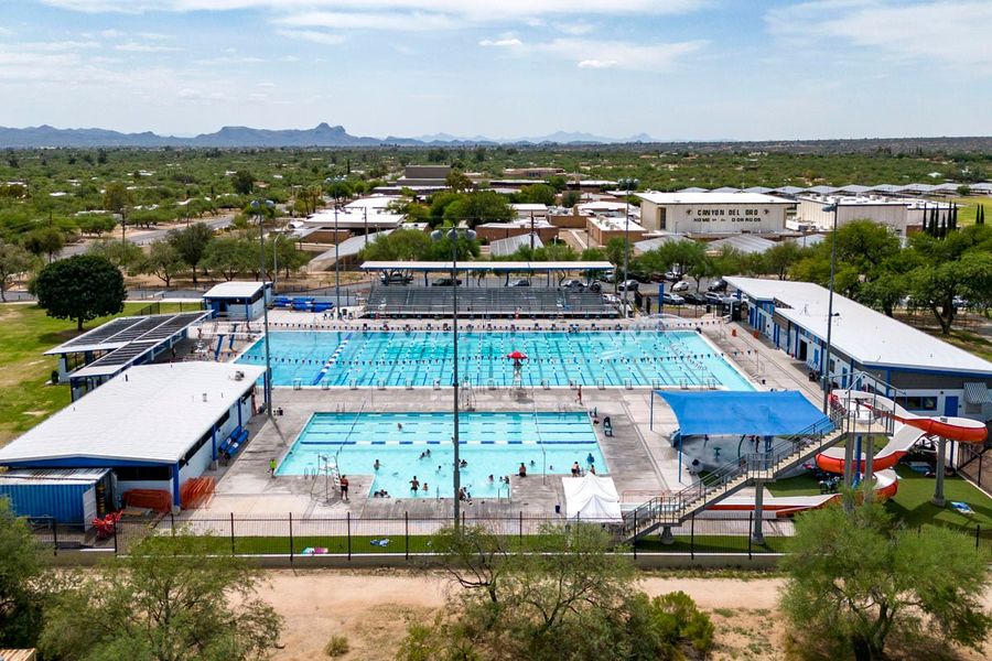 Only 3 miles to Oro Valley Aquatic Center Only 3 miles to Oro Valley Aquatic Center