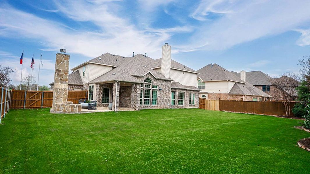 Exterior details of a home in Mira Lagos Crossing, Grand Prairie (Image 2).