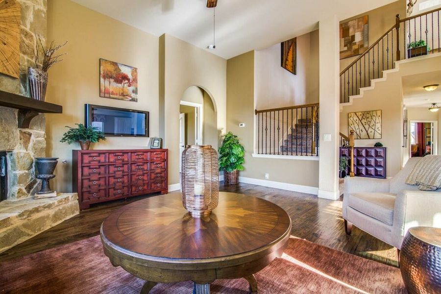 Image 6 of the Queensgate community in Mansfield, TX.